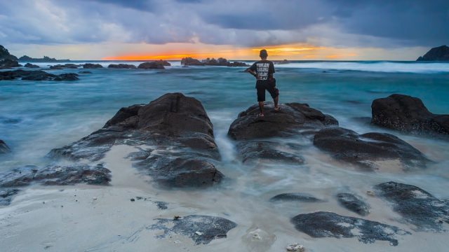 foto pantai wediombo yang menakjubkan