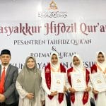 Tiga santriwati takhassus tahfidz Raudlatul Ulum diwisuda di Gresik