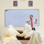7 Peran Penting Guru dalam Pendidikan: Bukan Hanya Mengajar