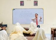7 Peran Penting Guru dalam Pendidikan: Bukan Hanya Mengajar