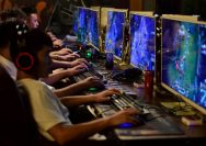 Ilustrasi gambar anak-anak sedang asyik bermain game