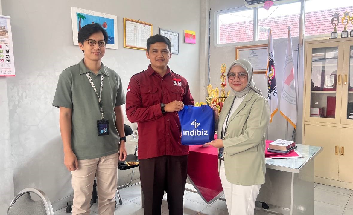 Manfaatkan Pijar Sekolah, SMK Telekomunikasi Sekar Kemuning Tingkatkan Pembelajaran Digital