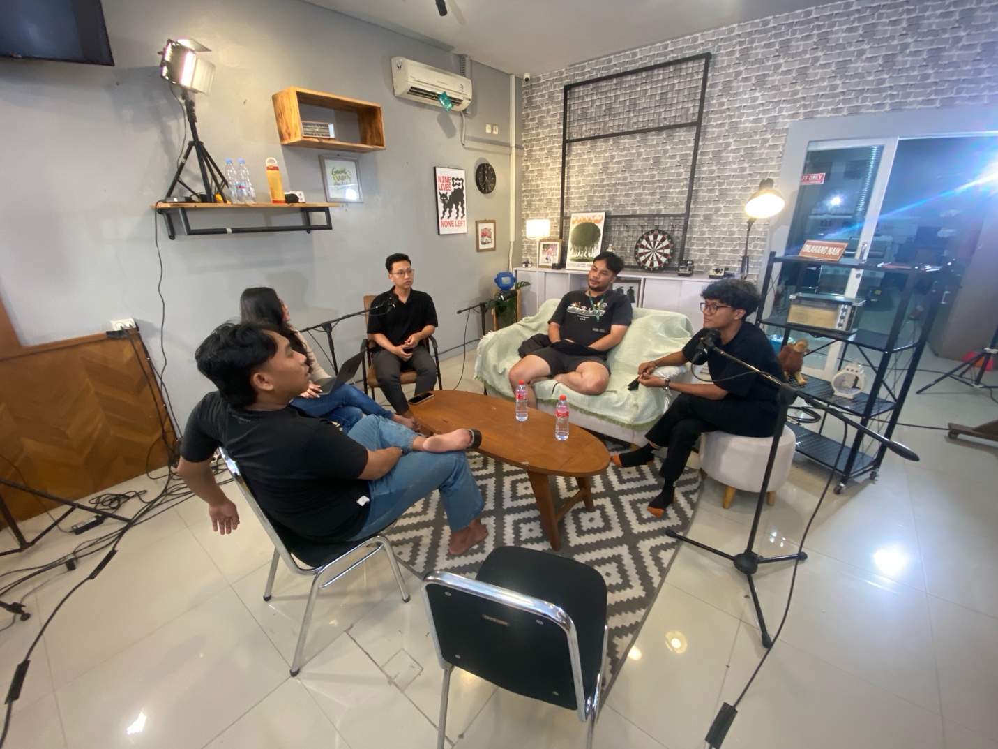 Bicara Live Luncurkan Podcast “Dialog Internal”: Ruang Ngobrol untuk Generasi Muda Masa Kini