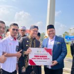 Telkom serahkan bantuan simbolik untuk dukung pemberdayaan komunitas dan pembangunan berkelanjutan di Kabupaten Tasikmalaya
