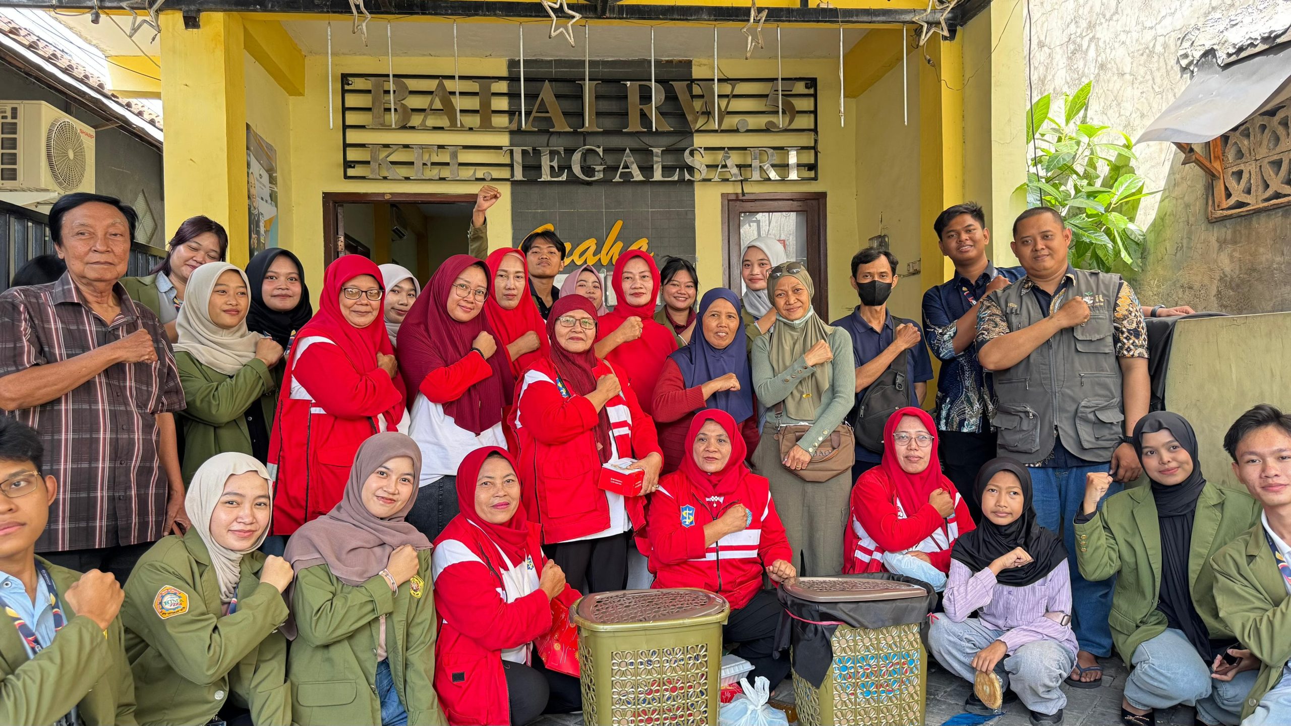 Dukung Pengolahan Sampah Organik, Kelompok 52 KKN Bela Negara SDGs UPN Veteran Jatim Gelar Sosialisasi Pembuatan Kompos Takakura