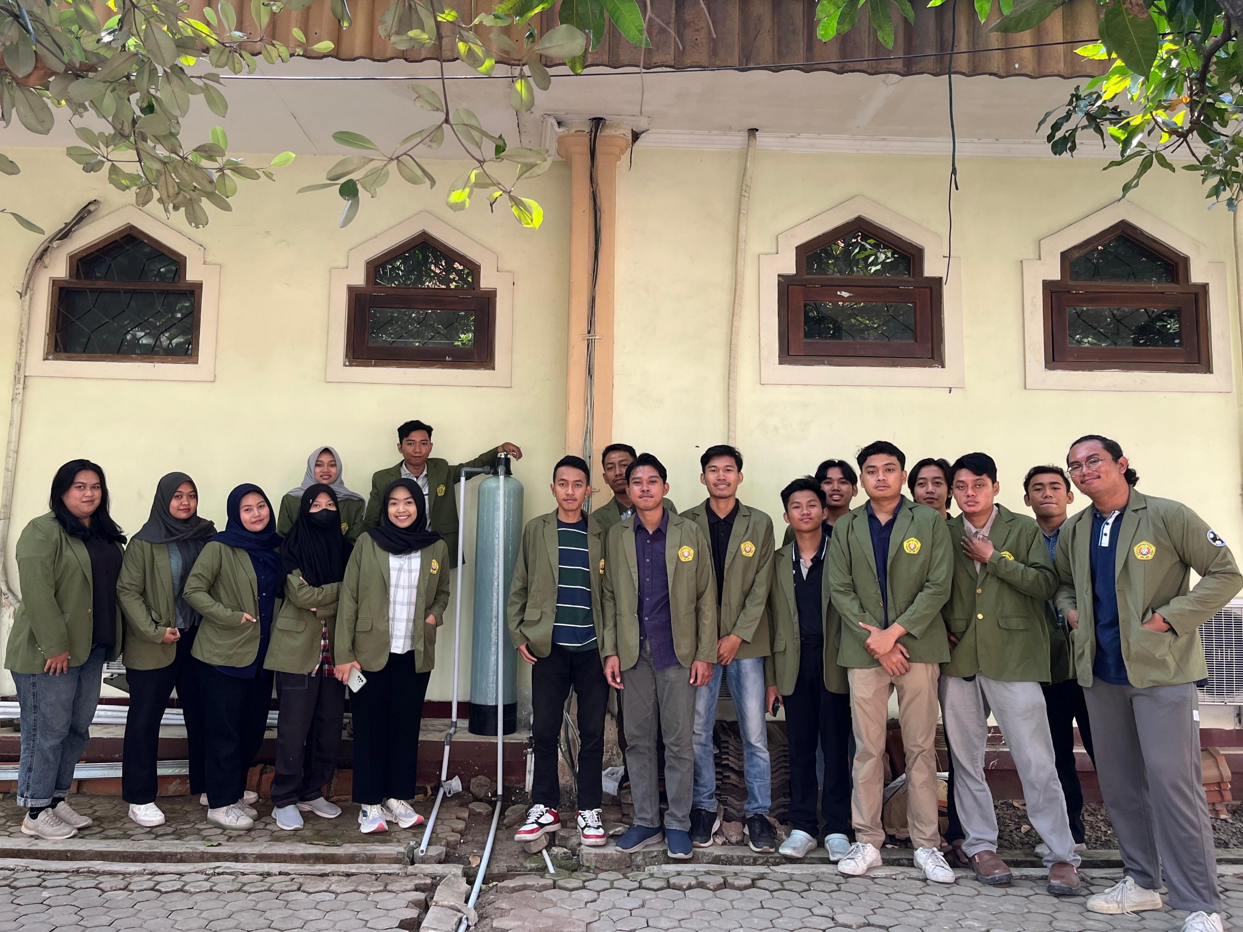Mahasiswa KKN Berdampak UPN “Veteran” Jawa Timur Hadirkan Sistem Filtrasi Air Bekas Wudhu Ramah Lingkungan di Masjid Istiqomah