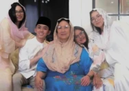 Alvaro Mintaredja bersama Eyang dan adik-adik perempuannya Foto: Instagram/alvaromintaredja