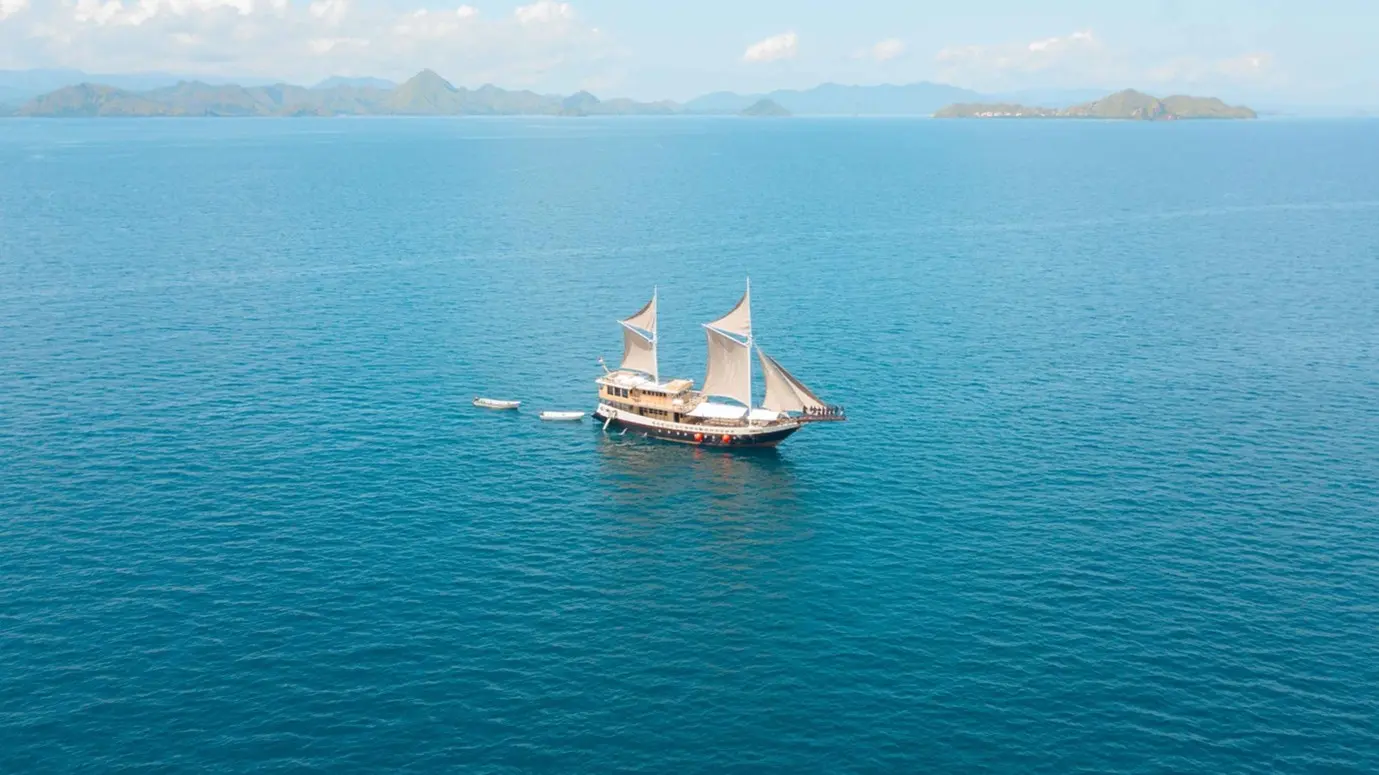 Ini Alasan Kenapa Wajib Coba Trip di Labuan Bajo Naik Kapal Phinisi
