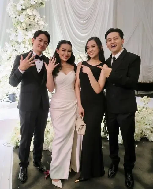 Ilustrasi menghadiri acara pernikahan