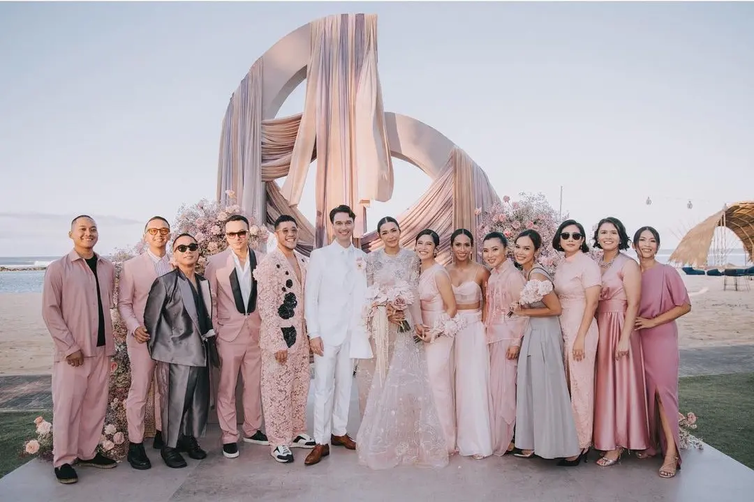 Outfit Pernikahan untuk Tamu Wanita