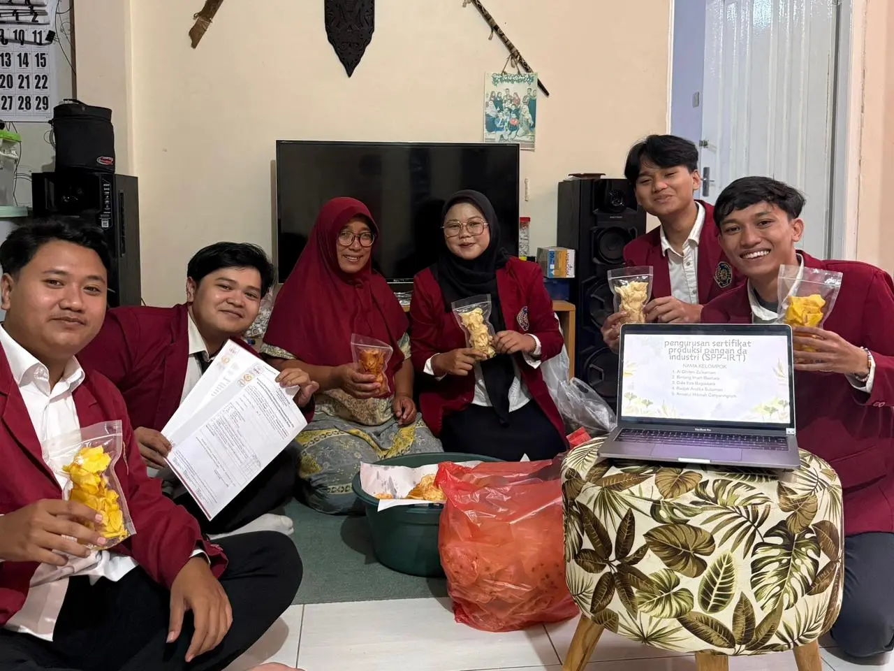 Sosialisasi SPP IRT oleh Mahasiswa Universitas Muhammadiyah Malang untuk Usaha Kripik Singkong di Tunggulwulung