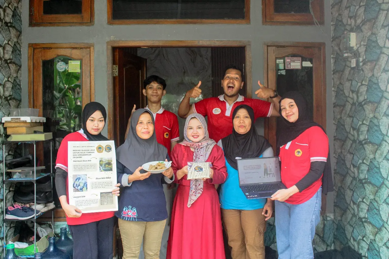 Mahasiswa KKN Untag Surabaya Ciptakan Peluang Usaha Nugget Lele di Gunung Anyar