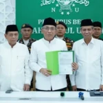 Ketua Umum PBNU KH Yahya Cholil Staquf dan pengurus PBNU lainnya