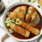Salah satu kuliner khas Nusantara yang terus menunjukkan popularitasnya adalah pempek.