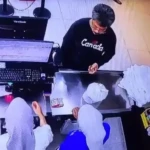 seorang pria meludahi kasir wanita di salah satu swalayan di Kota Makassar