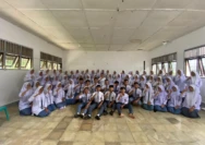 Sesi foto bersama dalam kegiatan Bimbingan Teknis Membentuk Masyarakat Digital yang Aman dan Etis