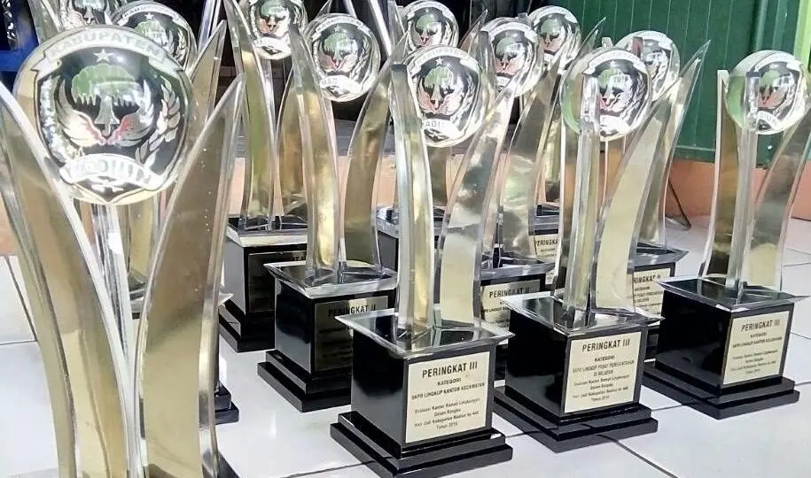 Piala Akrilik: Pilihan Modern untuk Penghargaan Profesional dan Event Bergengsi