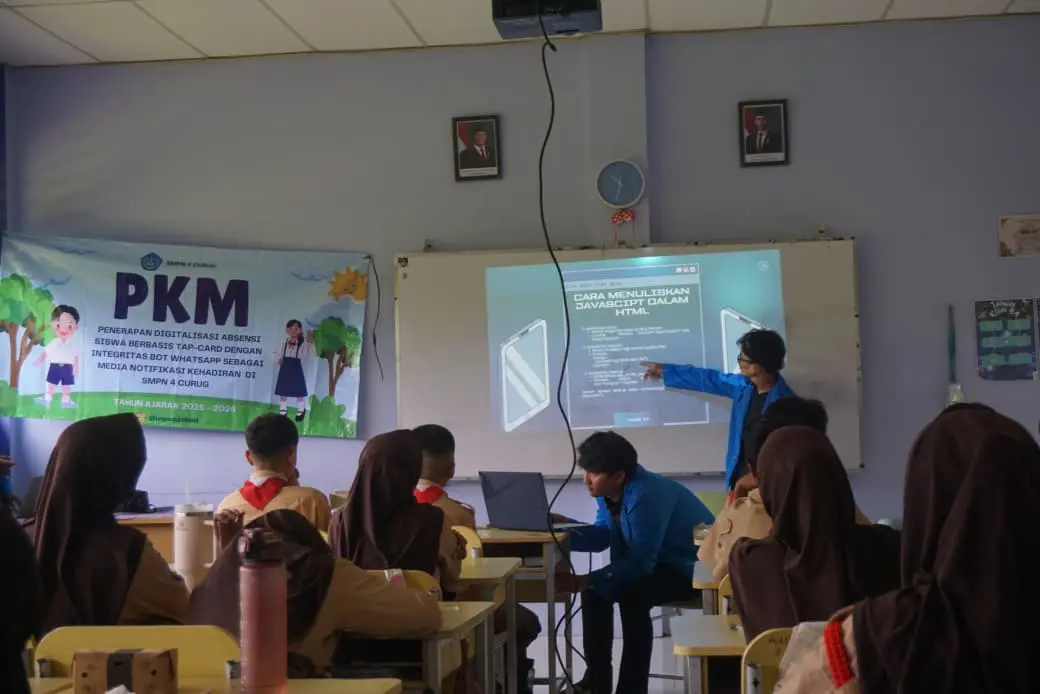 Sesi pembahasan materi yang disampaikan oleh Tim PKM Mahasiswa Universitas Pamulang