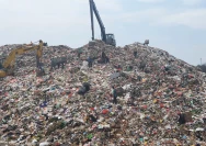 tumpukan sampah di TPA Cipeucang Tanggerang Selatan